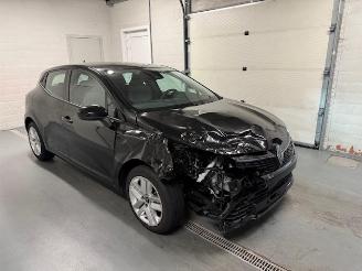 damaged passenger cars Renault Clio AIRBAG OK 2024/3