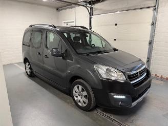 krockskadad bil auto Peugeot Partner Tepee  2016/11