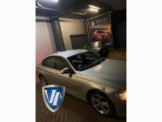Vrakbiler auto BMW 3-serie 3 serie (F30), Sedan, 2011 / 2018 320d 2.0 16V EfficientDynamicsEdition 2013/10