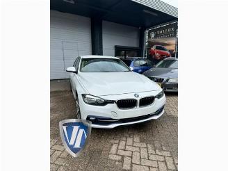 Coche siniestrado BMW 3-serie 3 serie (F30), Sedan, 2011 / 2018 320i 2.0 16V 2016/10