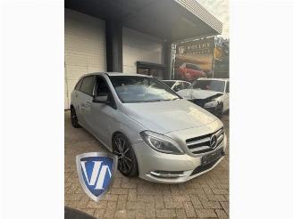 krockskadad bil bedrijf Mercedes B-klasse B (W246), Hatchback, 2011 / 2018 1.6 B-180 BlueEFFICIENCY Turbo 16V 2012/6