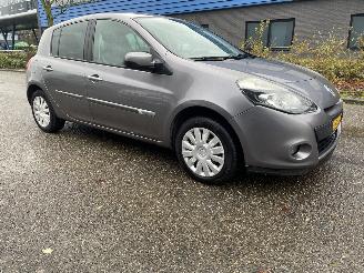 Renault Clio 1.5 dci 5drs picture 3