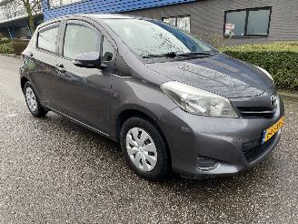 krockskadad bil auto Toyota Yaris 5 drs airco 2012/1