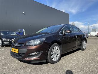 Damaged car Opel Astra 1.4T 103KW Sedan 2013/10