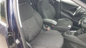 Peugeot 208 ALLURE  110PK picture 12