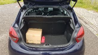 Peugeot 208 ALLURE  110PK picture 10