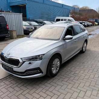 damaged passenger cars Skoda Octavia ambition 2023/1
