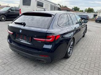 damaged passenger cars BMW 5-serie d M Sport Touring 210KW Facelift Mild Hybrit 2021/3