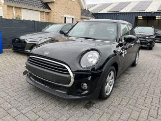 skadebil bedrijf Mini One 75KW Essential Trim Navi 2021/3