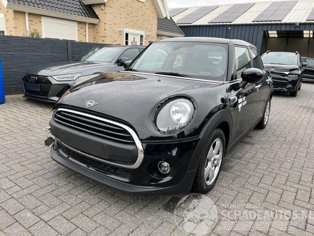 Mini One 75KW Essential Trim Navi