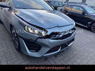 Kia Cee d Ceed Sportswagon Plug-in Hybrid Platinum Edition picture 3