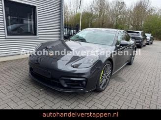 Vaurioauto  passenger cars Porsche Panamera 4 E-Hybrid Sport-Chrono-Paket Facelift 2022/2