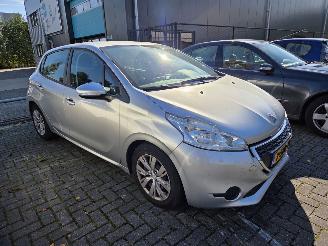 Peugeot 208 1.4 VTI Active picture 2