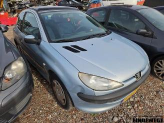 Vrakbiler auto Peugeot 206 206 (2A/C/H/J/S), Hatchback, 1998 / 2012 1.6 16V 2001/7