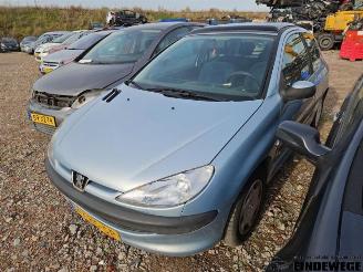 Peugeot 206 206 (2A/C/H/J/S), Hatchback, 1998 / 2012 1.6 16V picture 2