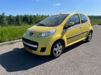 krockskadad bil auto Peugeot 107  2011/6