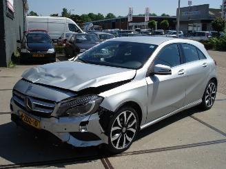 krockskadad bil auto Mercedes A-klasse 1.5 A-180 CDI, A-180d 16_V (176.012; 176.212) 2014/12