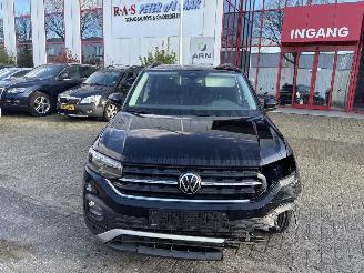 Voiture accidenté Volkswagen T-Cross 1.0tsi life 2022/2