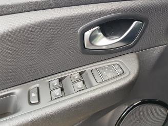 Renault Clio Estate 0.9 TCe Limited picture 20