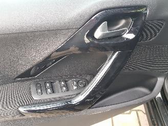 Peugeot 208 1.2 PureTech Allure picture 19