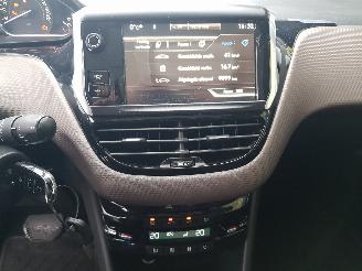 Peugeot 2008 1.2 VTi Active Pack Premium Automatic picture 17