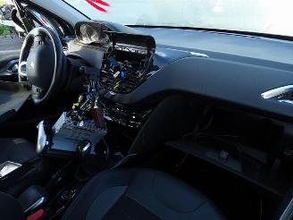 Peugeot 2008 1.2 12v picture 5