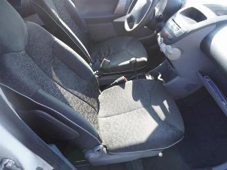 Peugeot 107 1.0 12v picture 10