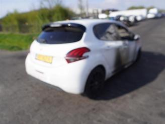 Salvage car Peugeot 208 1.2 Vti 2016/8