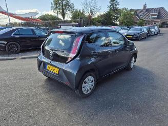 Damaged car Toyota Aygo 1.0 12V VVT-i 2017/2