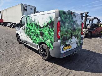 Renault Trafic 2.0 dCi picture 2