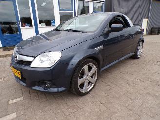 Opel Tigra Twin Top 1.8-16V Linea Rosso picture 1