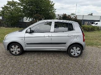 Kia Picanto  picture 2