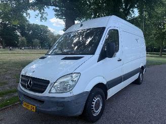 skadebil bedrijf Mercedes Sprinter 95 kW (129 PK) en een cilinderinhoud van 2143 cc. 2010/4