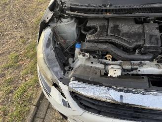 Peugeot 108  picture 13