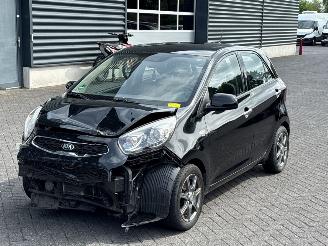 krockskadad bil auto Kia Picanto 1.0 12V Hatchback  Benzine 998cc 49kW (67pk) FWD 2016/6