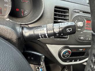 Kia Picanto 1.0 12V Hatchback  Benzine 998cc 49kW (67pk) FWD picture 21