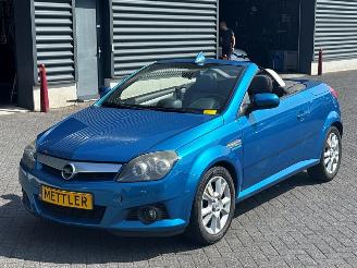 skadebil auto Opel Tigra 1.8 16V Cabrio  Benzine 1.796cc 92kW (125pk) FWD 2005/6
