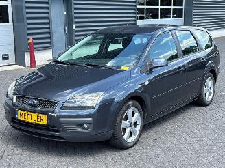 krockskadad bil auto Ford Focus 1.6 16V Combi/o  Benzine 1.596cc 74kW (101pk) 2007/10