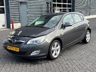 Damaged car Opel Astra 1.4 Turbo 16V Hatchback 4Dr Benzine 1.364cc 88kW (120pk) FWD 2011/11
