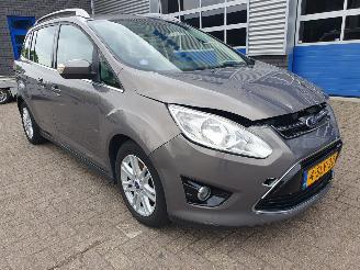 skadebil auto Ford Grand C-Max 1.0 Titanium 7persoons 2013/11