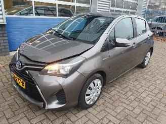 Vaurioauto  passenger cars Toyota Yaris 1.5 Hybrid Trend 2016/2