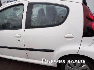 Peugeot 107 107, Hatchback, 2005 / 2014 1.0 12V picture 15