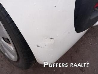 Peugeot 107 107, Hatchback, 2005 / 2014 1.0 12V picture 19