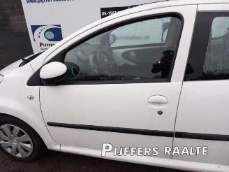 Peugeot 107 107, Hatchback, 2005 / 2014 1.0 12V picture 14