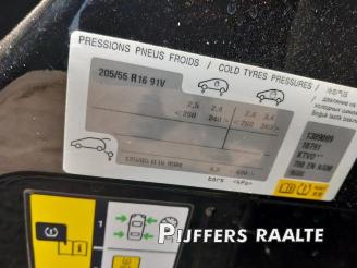 Peugeot 308 308 SW (L4/L9/LC/LJ/LR), Combi 5-drs, 2014 / 2021 1.2 12V e-THP PureTech 130 picture 16