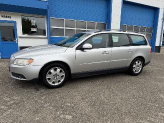 krockskadad bil auto Volvo V-70 2.5 T   AUTOMAAT 2007/11