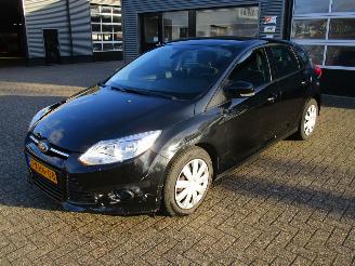 Vrakbiler auto Ford Focus 1.0 EcoBoost Trend 5drs 2013/4