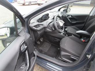 Peugeot 208 1.2 PURE TECH BLUE LION 5DRS picture 11