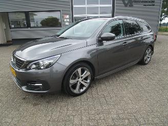 Schadeauto Peugeot 308 SW 1.2 Pure Tech Blue lease Premium 2020/4