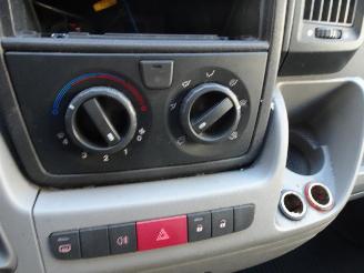Peugeot Boxer 330 2.2 HDI L2H1 airco 3 zits picture 8